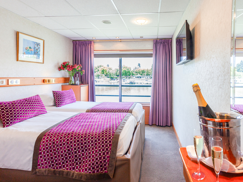 Upper Deck 2 Adjustable Twin Beds Cat A